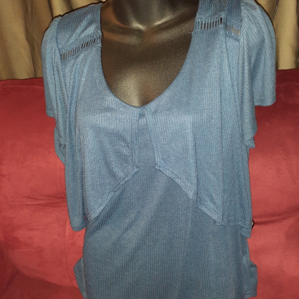 NWOT BLOUSE - Picture 2 of 4